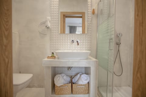 Panoramic Double Room, Balcony, Mountain View | Bathroom | Shower, rainfall showerhead, free toiletries, hair dryer