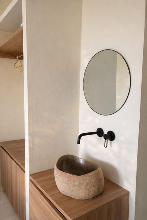 Deluxe Double Room | Minibar, in-room safe, desk, laptop workspace