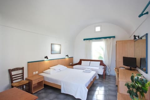 Triple Room, Partial Sea View | In-room safe, soundproofing, free WiFi, bed sheets