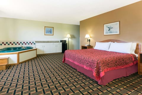 Suite, 1 King Bed | Free WiFi, bed sheets