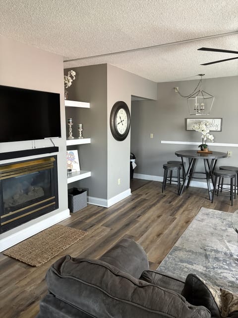 Condo, 2 Bedrooms | Living area