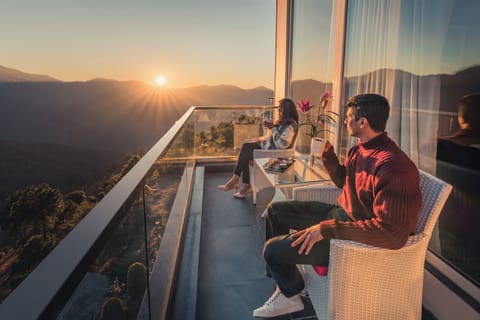 Suite, 1 Queen Bed, Garden View | Balcony view