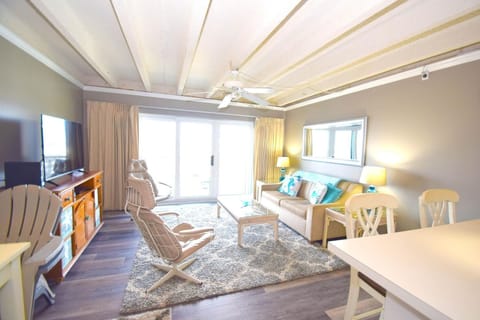 Condo, 1 Bedroom | Living room