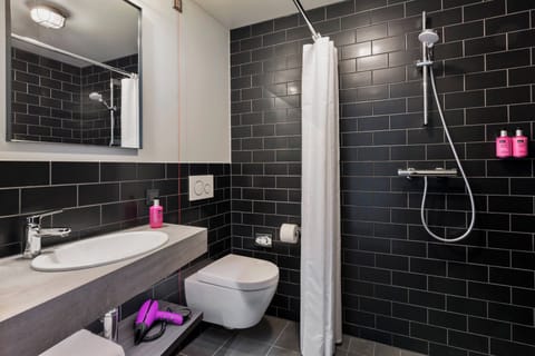 Room, 1 Queen Bed with Sofa bed, Non Smoking | Bathroom | Shower, free toiletries, hair dryer, towels