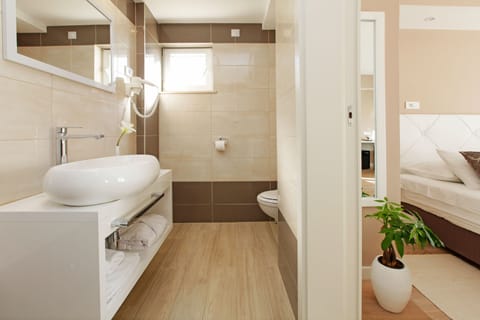 Deluxe Double Room, Balcony, Sea View | Bathroom | Shower, free toiletries, hair dryer, towels