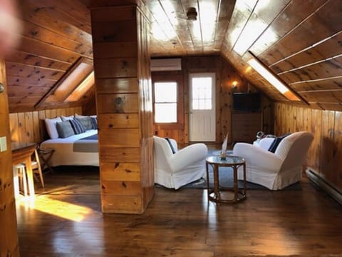 The Crow's Nest Penthouse (Two Beds) | Egyptian cotton sheets, premium bedding, individually decorated