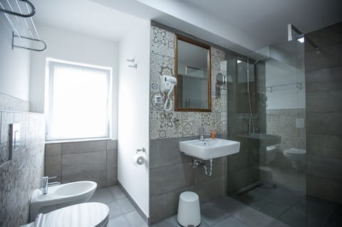 Deluxe Double Room, 1 King Bed | Bathroom | Shower, slippers, towels