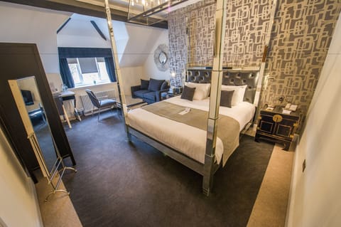 Traditional Studio Suite, 1 Bedroom | Desk, soundproofing, iron/ironing board, free WiFi