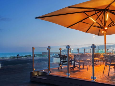 Breakfast, lunch and dinner served