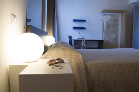 Junior Suite | Minibar, desk, free cribs/infant beds, free WiFi