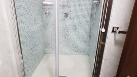 Club Duplex, 1 King Bed, Non Smoking (Corniglia) | Bathroom shower