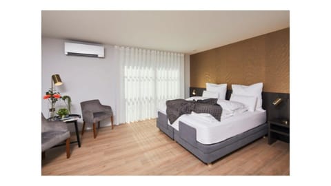 Deluxe Double Room | Minibar, in-room safe, individually decorated, desk