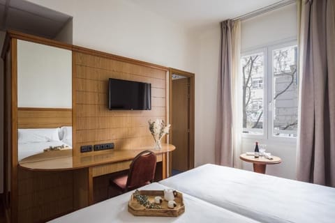 In-room safe, free cribs/infant beds, free WiFi, bed sheets