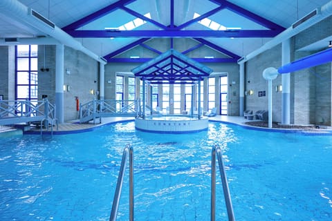 Indoor pool, sun loungers
