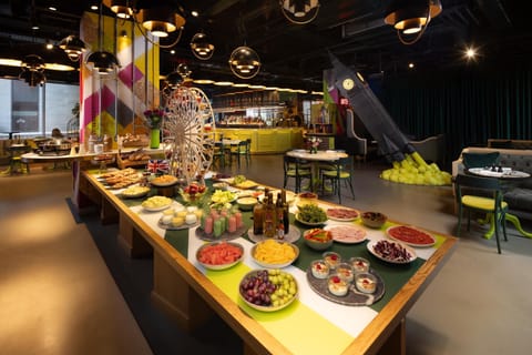 Daily buffet breakfast for a fee