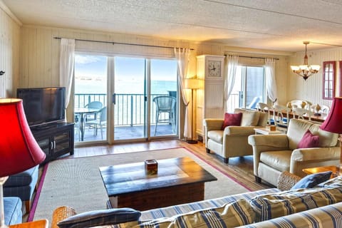 Condo, 2 Bedrooms | Living area | TV