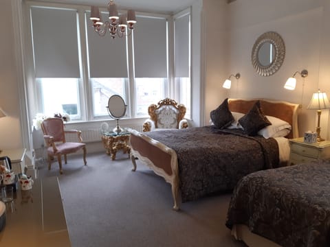 Superior Family Room (4 People) | Laptop workspace, soundproofing, iron/ironing board, free WiFi