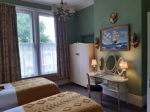 Superior Twin Room (Accessible) | Laptop workspace, soundproofing, iron/ironing board, free WiFi