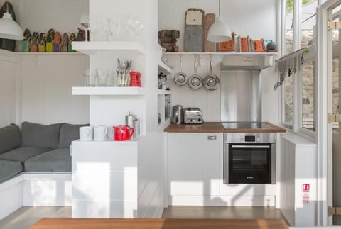 Antonia's Pearls, The Sea Cabin | Premium bedding, individually decorated, individually furnished