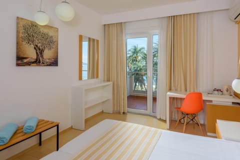 Double Room Sea View | In-room safe, soundproofing, free WiFi, bed sheets