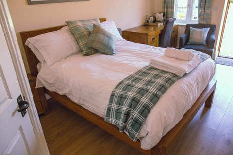 1 bedroom, premium bedding, memory foam beds, desk