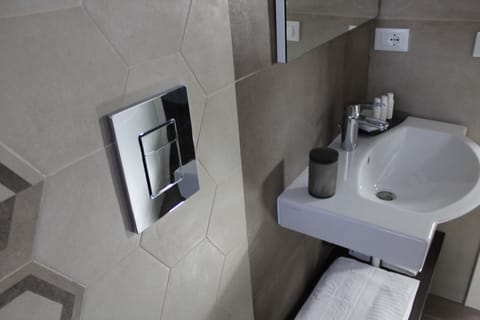 Quadruple Room | Bathroom | Shower, free toiletries, hair dryer, slippers