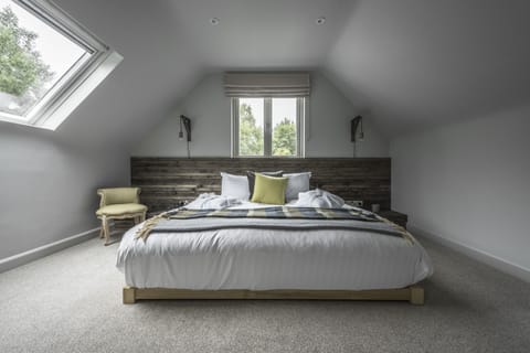 Hypo-allergenic bedding, iron/ironing board, free WiFi, bed sheets