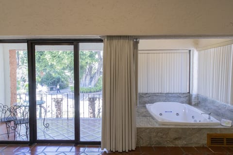 Terrace Suite, King bed and Jacuzzi | 1 bedroom, premium bedding, Select Comfort beds, in-room safe