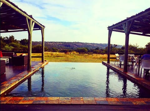 2 outdoor pools