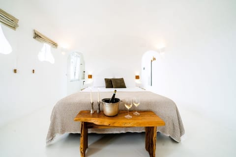 Junior Room | Premium bedding, down comforters, in-room safe, individually decorated