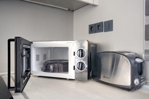 Luxury Apartment, City View | Microwave