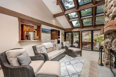 House, 2 Bedrooms | Living room