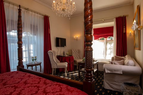 Junior Double Room, 1 Double Bed (Brudeværelse) | Living area | TV