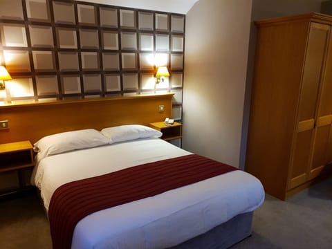 Deluxe Double Room, 1 King Bed, Non Smoking | Desk, iron/ironing board, travel crib, free WiFi