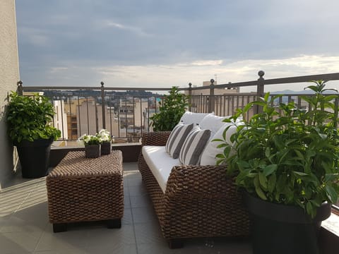 Deluxe Apartment | Terrace/patio