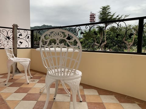 Premium Triple Room, Accessible, Valley View | Lanai