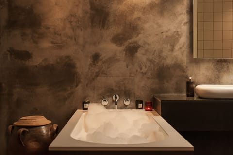 Executive Double Room, Garden View (St Andoche) | Bathroom | Deep soaking tub, hydromassage showerhead, eco-friendly toiletries