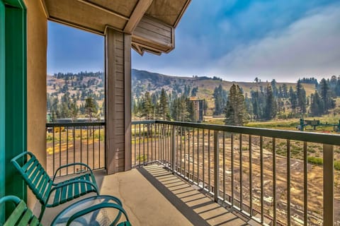 Condo, 2 Bedrooms | Property grounds