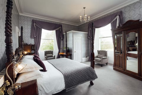 Super King Room | Iron/ironing board, free WiFi, bed sheets