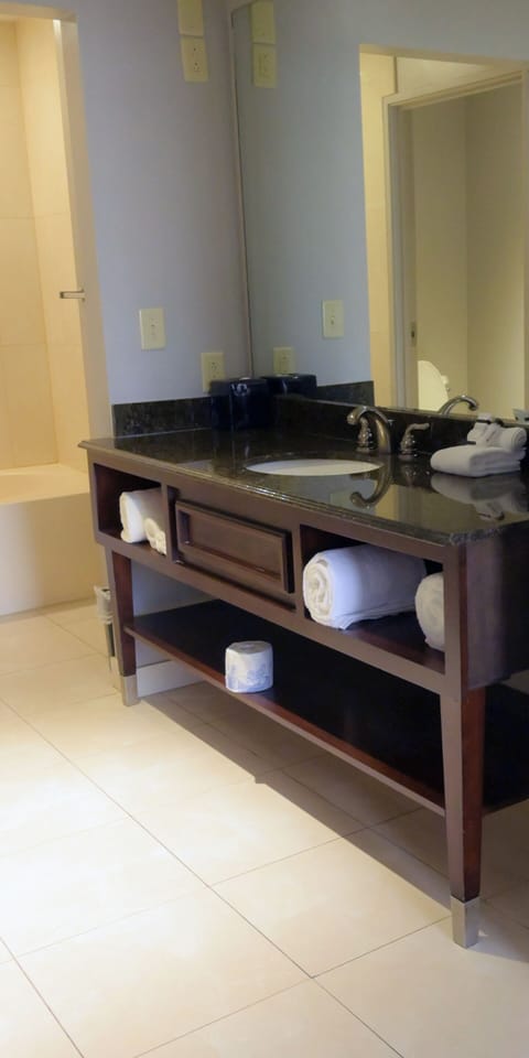 Separate tub and shower, jetted tub, free toiletries, hair dryer