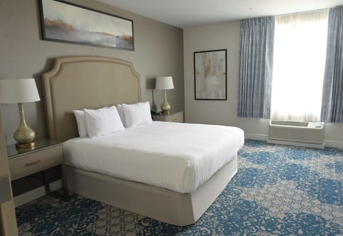 Standard Room, 1 King Bed | Egyptian cotton sheets, premium bedding, down comforters, desk