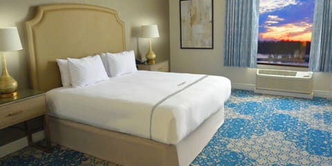 Standard Room, 1 King Bed | Egyptian cotton sheets, premium bedding, down comforters, desk