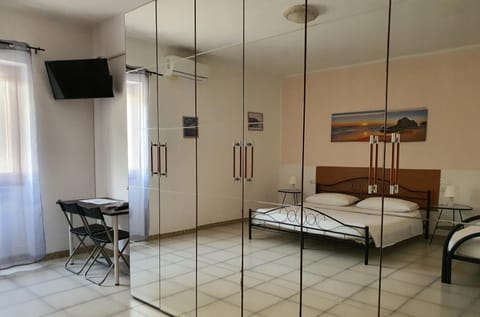 Premium bedding, down comforters, in-room safe, individually decorated