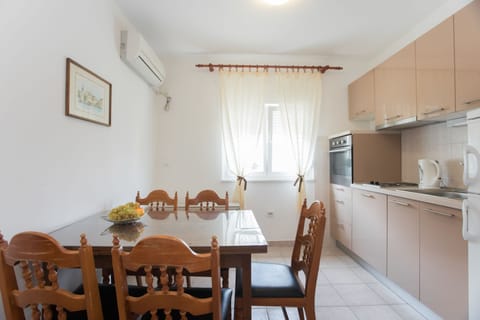 Family Apartment | In-room dining