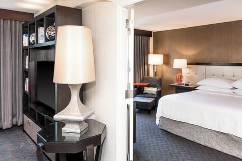 Executive Suite, 1 King Bed with Sofa bed, City View | Premium bedding, down comforters, in-room safe, desk