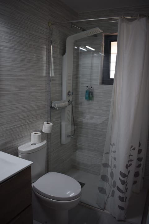 Shower, free toiletries, hair dryer, towels