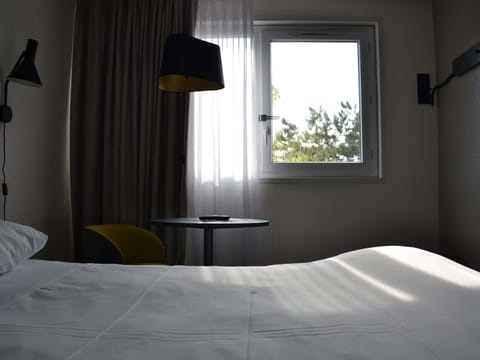 Standard Room, 1 Double Bed | Premium bedding, desk, soundproofing, free WiFi