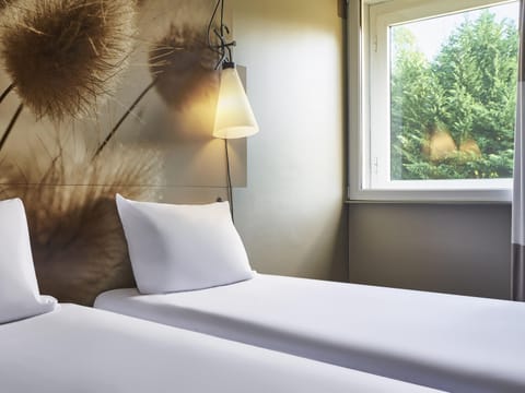 In-room safe, desk, soundproofing, iron/ironing board