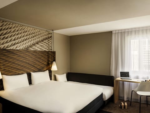 Premium bedding, in-room safe, individually decorated