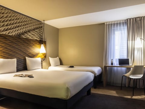 Premium bedding, in-room safe, individually decorated